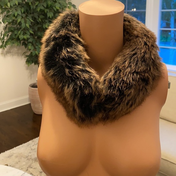 Surell Faux Fur headband or scarf. - Picture 2 of 6